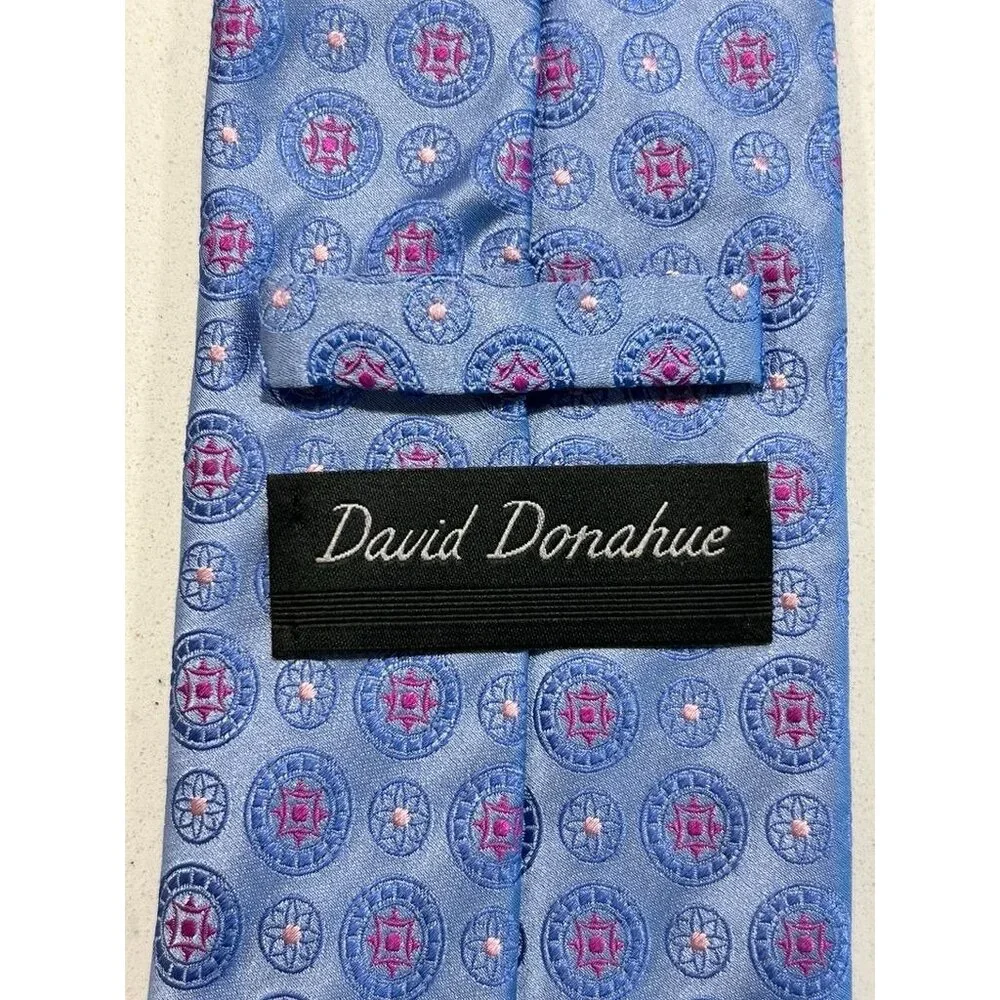 David Donahue 100% Silk Patterned Necktie in Purple / Pink